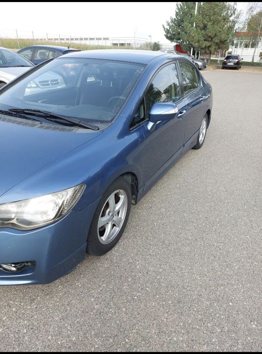 Se Vinde Honda Civic 1.3 benzina si hibrid