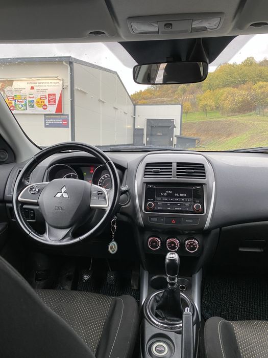 Vând mitsubishi asx