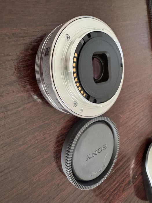 обектив Sony SEL 16mm F/2.8