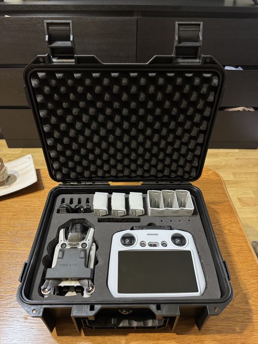 DJI Mini 4 Pro Fly More Combo RC2 + carduri 256GB cadou + accesorii