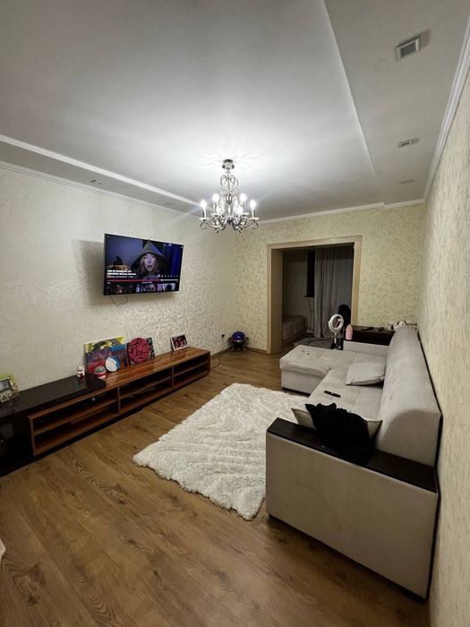 Продаю 2в3/4/4 Максим Горький 77-серия