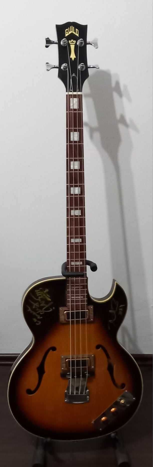 Vand chitara bass Guild vintage din 1960-70