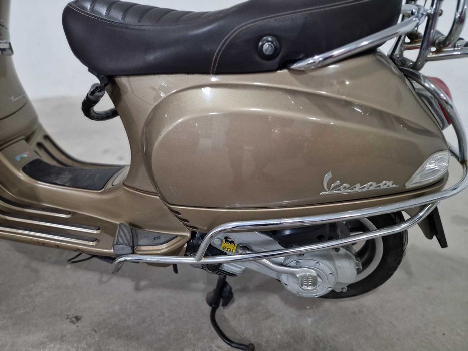 Scuter Piaggio Vespa LX50 Touring