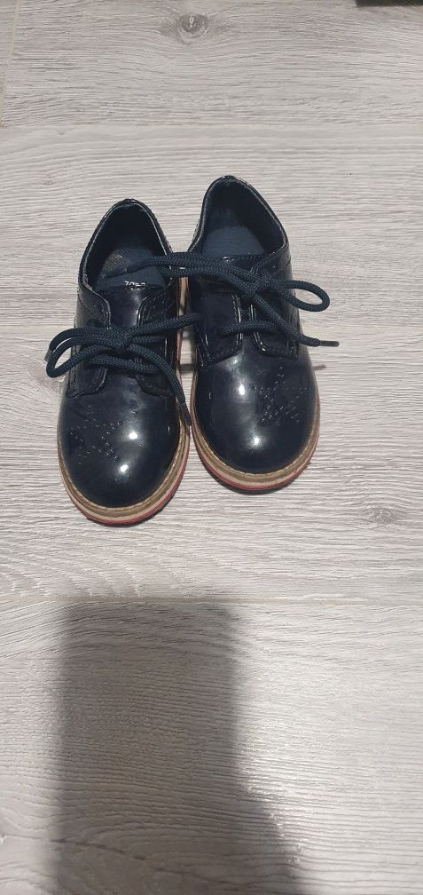 Pantofi zara numarul 24