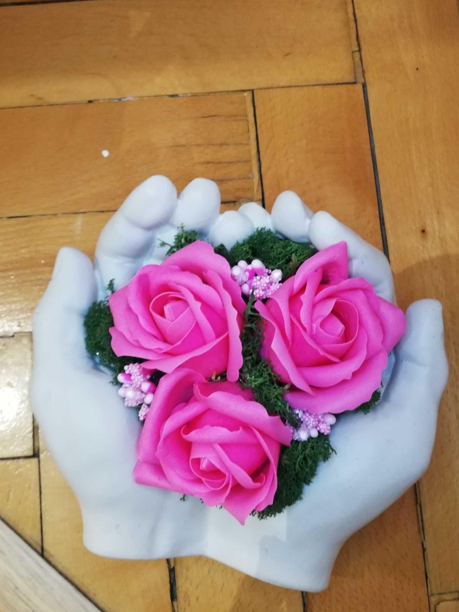 Кошнички/кашпи/кристален балон със сапунени рози