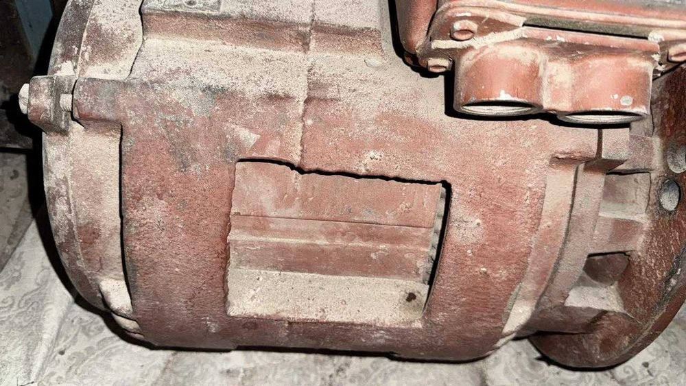 Электродвигатель для лифта.