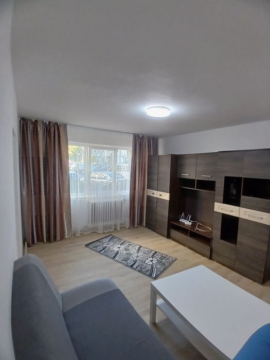 Închiriez apartament in Craiovita zona racheta