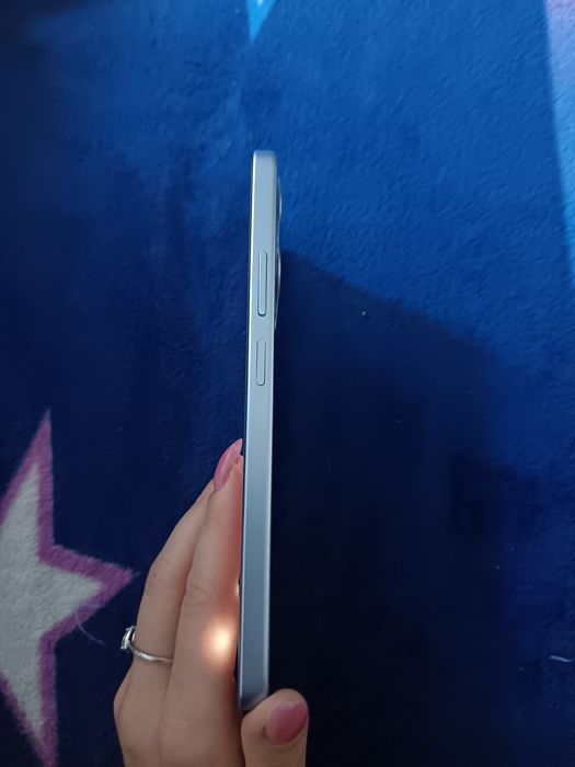 Vând sau schimb telefoane ca noi