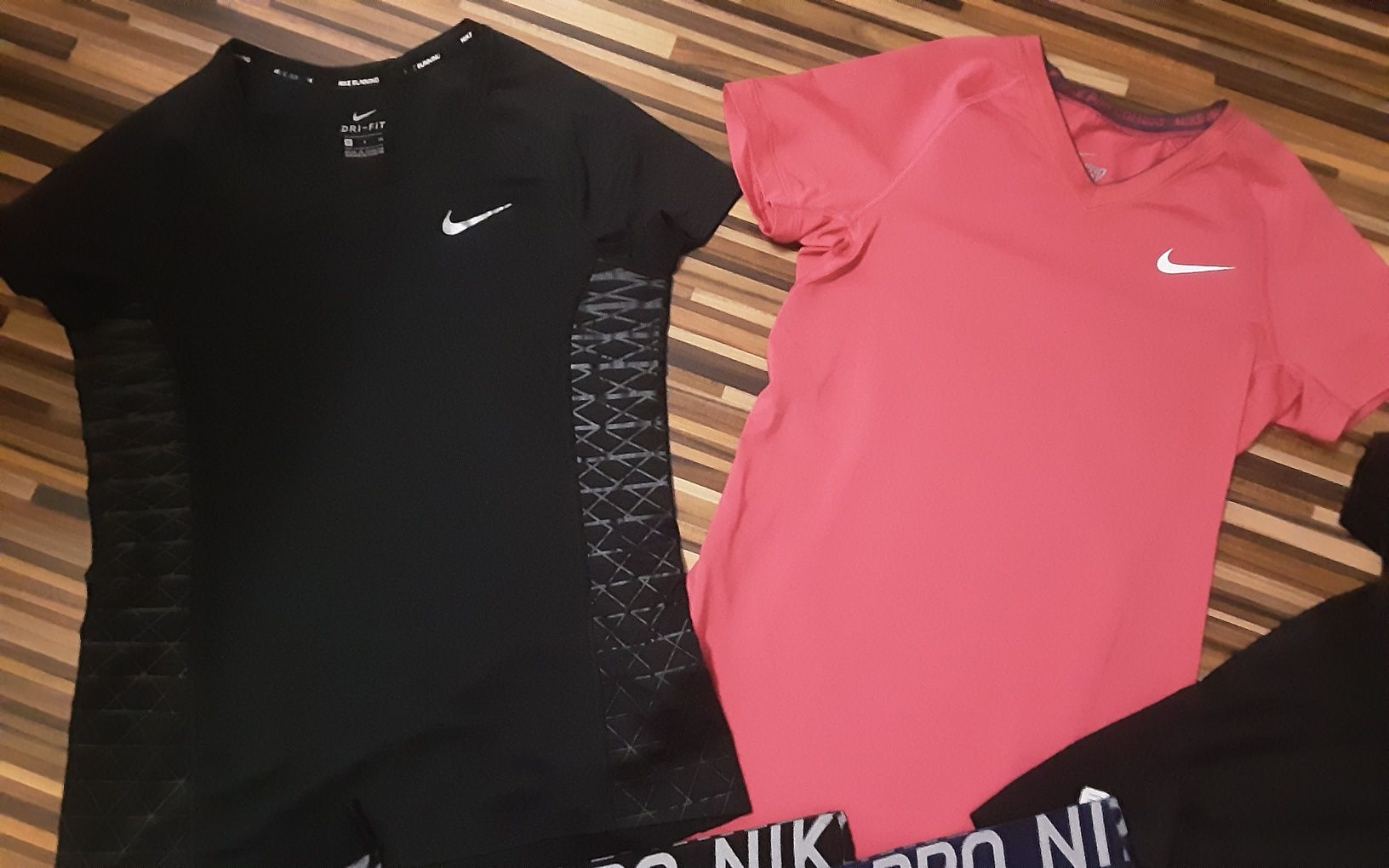 (S) NIKE PRO оригинални къси клинове (35лв) и тениски (30лв)