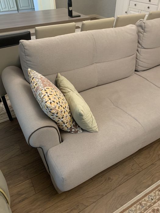 Диван, в гостиную.