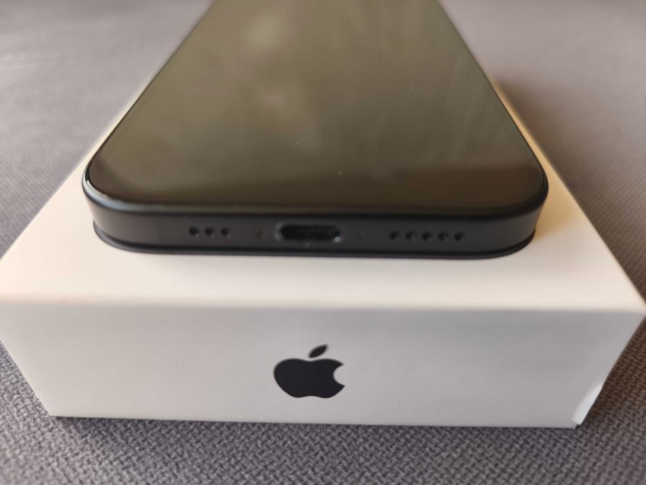 Apple iPhone 15, 128GB черен в гаранция