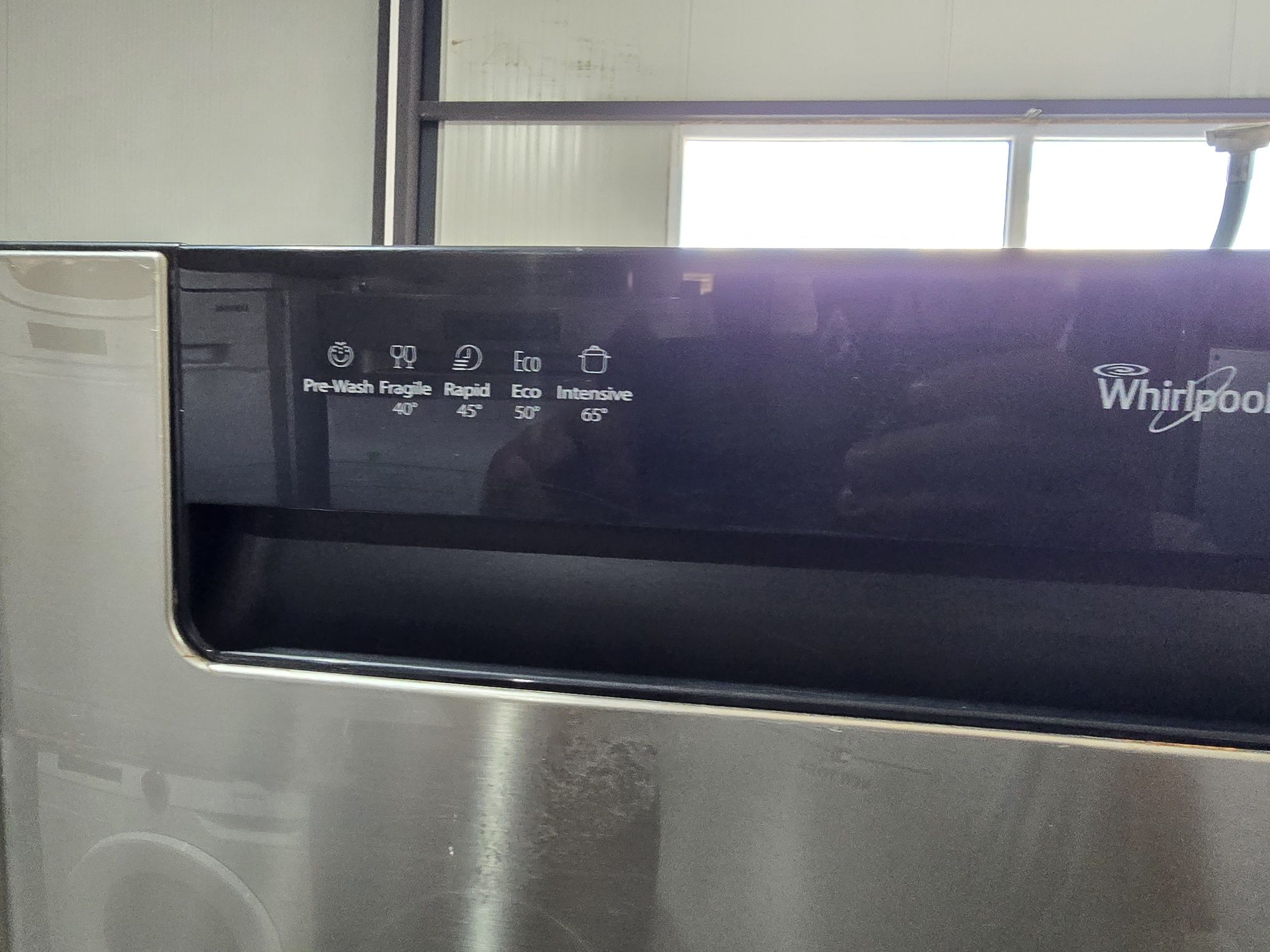 Съдомиялна за под плот Whirlpool 13 комплекта