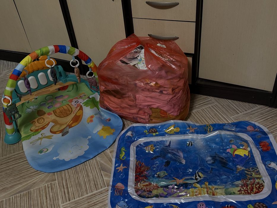 Продам пакет с детскими вещами