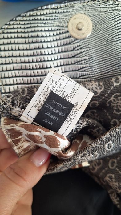 Чанта бъбрек Guess