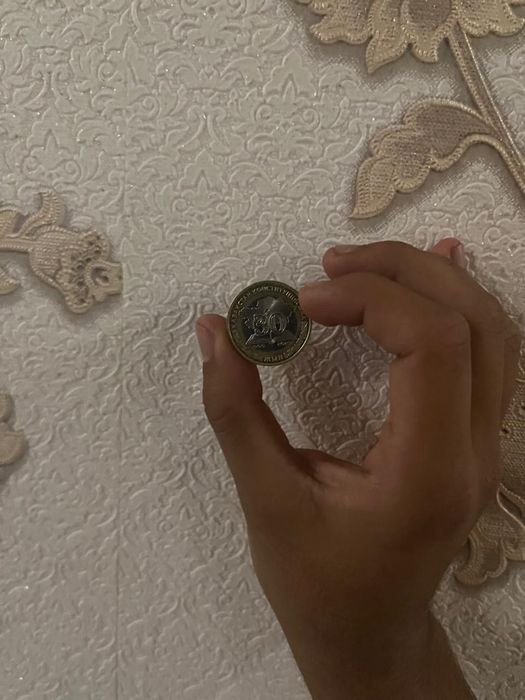 Монета 30жыл.        ..