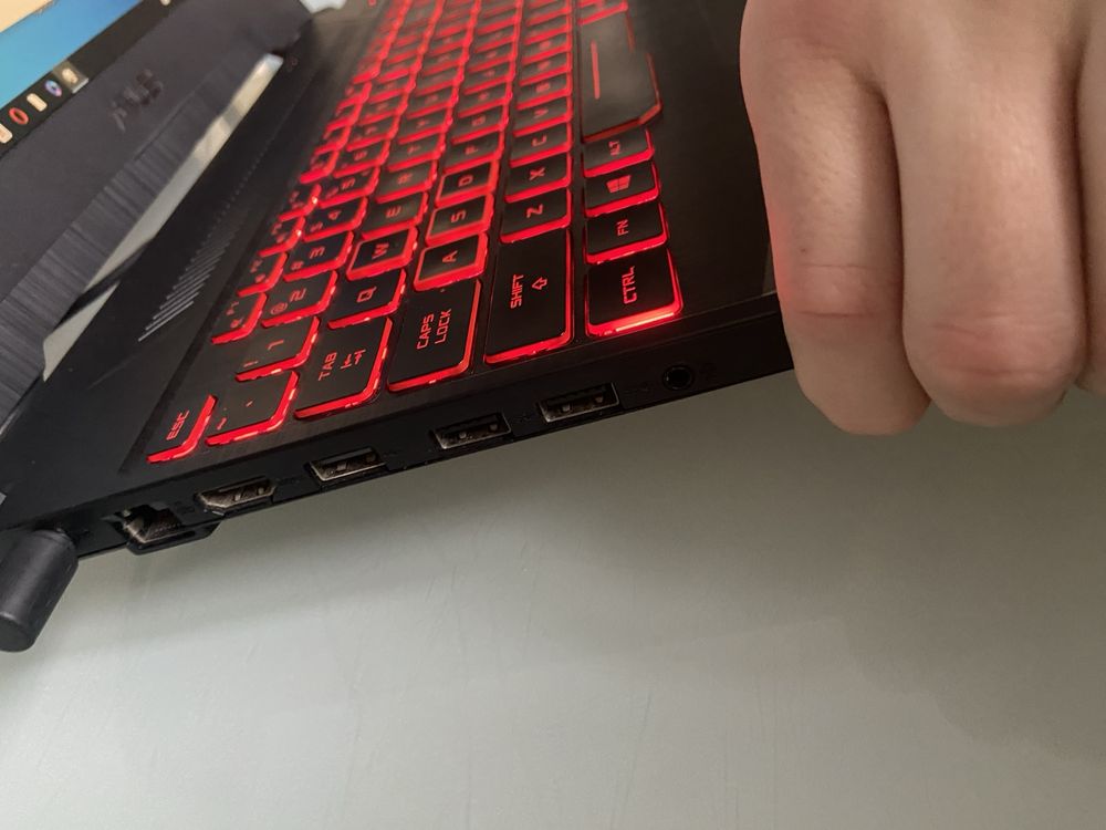 Laptop Tuf Gaming FX 505 G ca nou