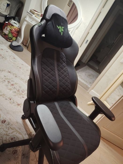 Scaun de gaming de piele ecologica Razor Enki