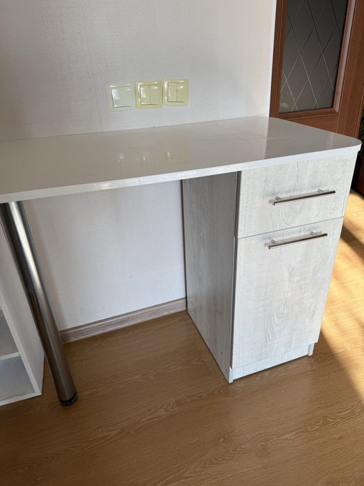 Стол маникюрный