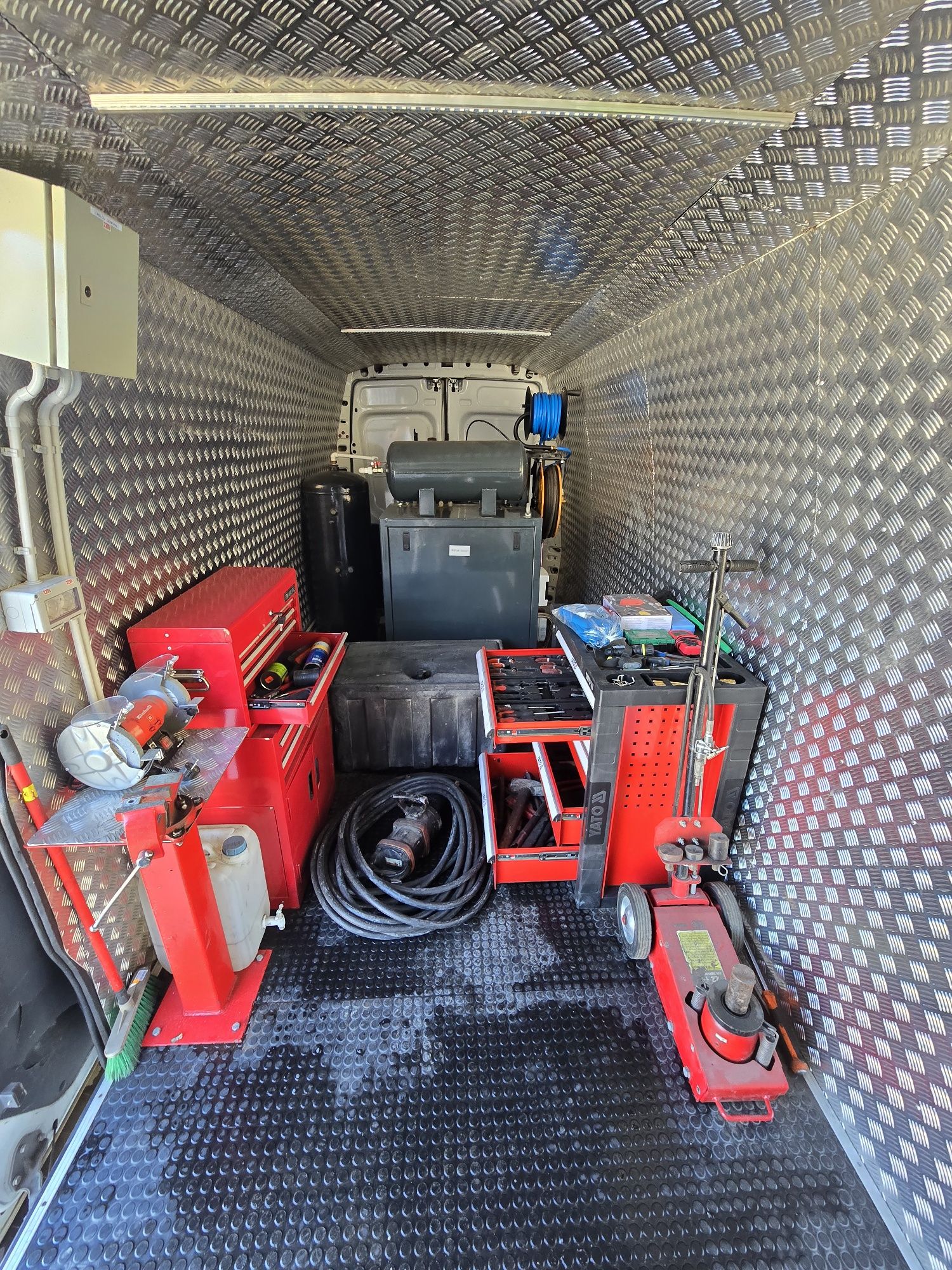 Autostrada A7** Service + Vulcanizare Mobila Camioane  NONSTOP 24/7