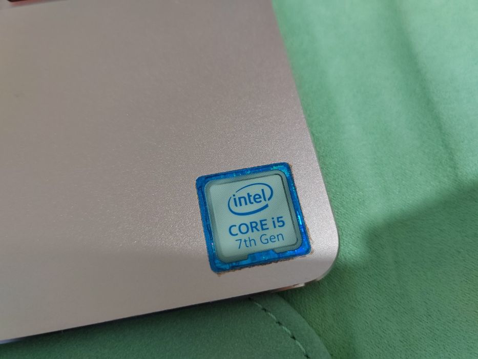 Laptop Huawei MateBook 13 WT-W09 i5 / 8GB / SSD / mouse + husă