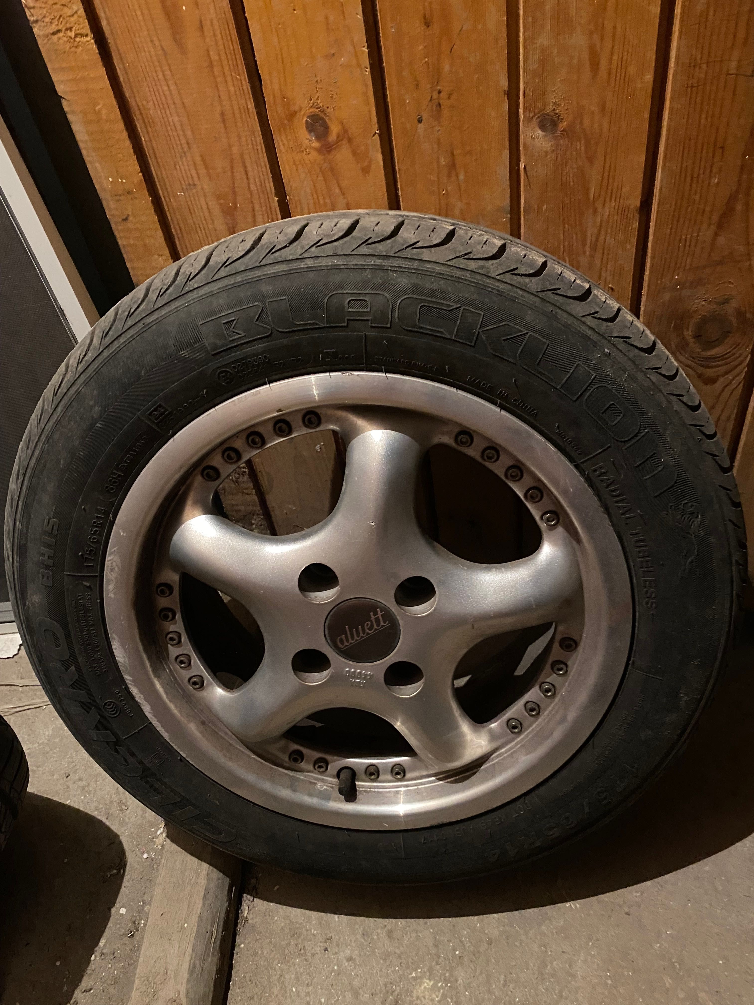 Комплект летни гуми с джанти 175/65/R14
