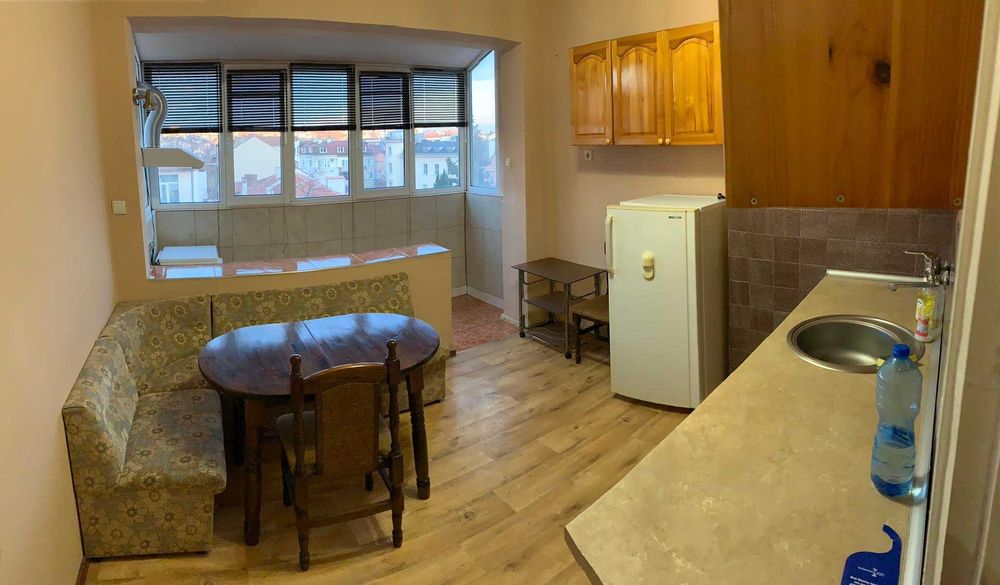 Дава се под наем Двустаен апартамент в Бургас, Център - 70 кв.м за 229.5 € - Снимка #1