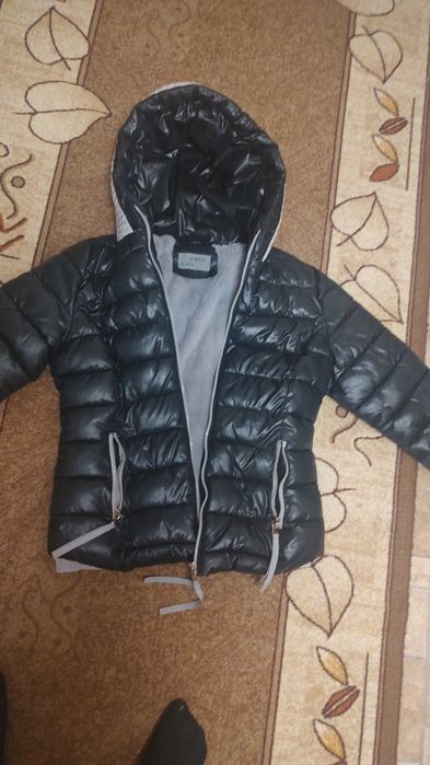 Vând geacă impecabila unisex