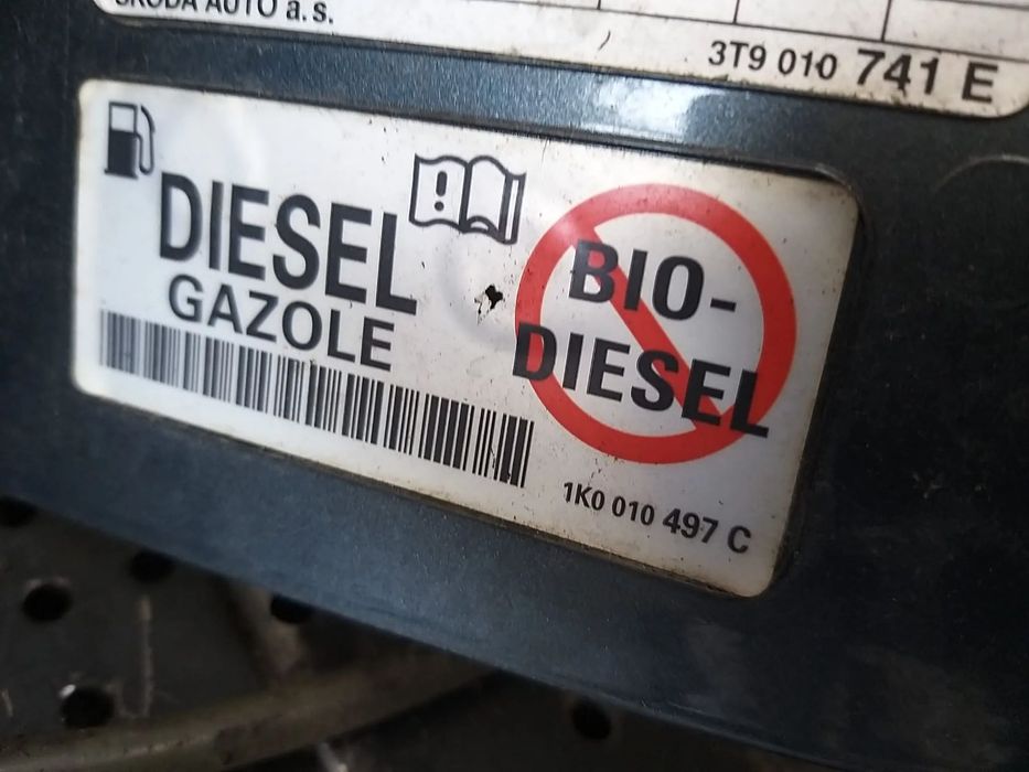 Capac usita rezervor cu buson skoda superb 2 3t facelift 1k0010497c