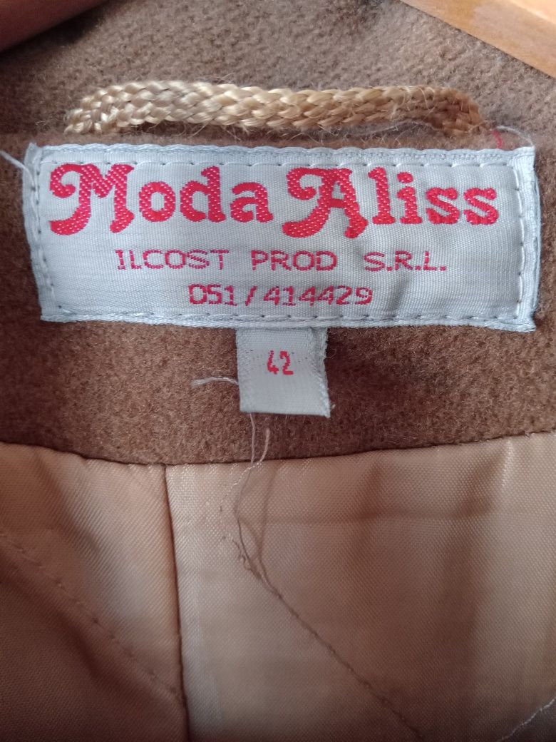 Palton de dama, lung, cu blanita, culoare bej, 80% lana, 20% poliamida
