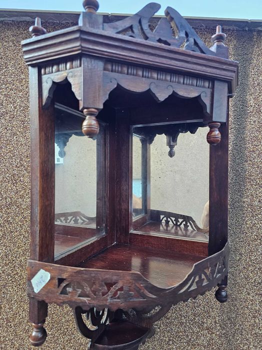 Витрина за стена