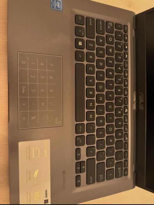 Laptop ASUS nou, fara incarcator