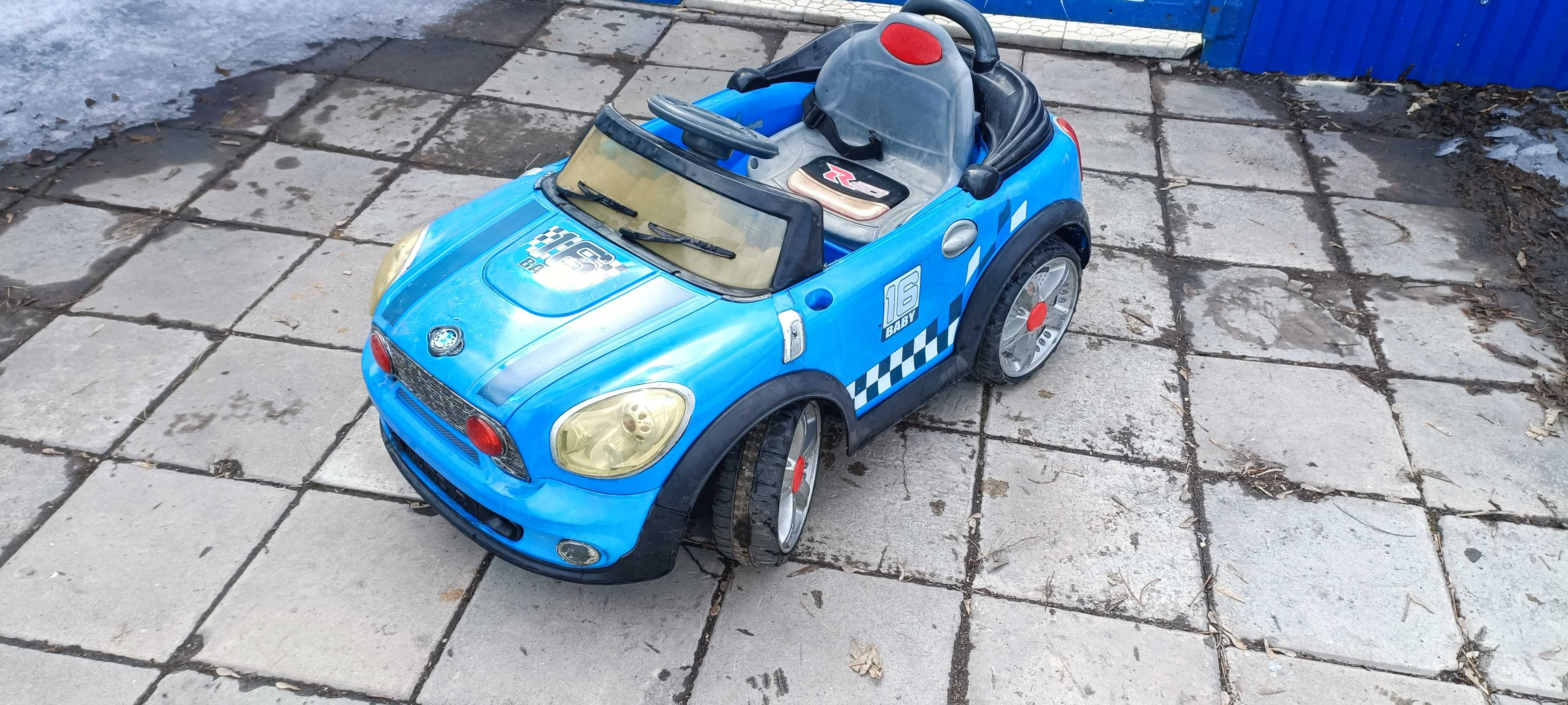 Детский электромобиль.