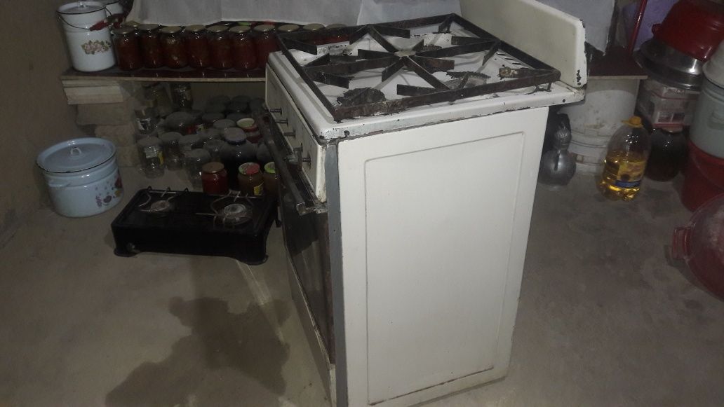 Gaz pllita  sotiladi      narxini iloji boricha kelishamiz