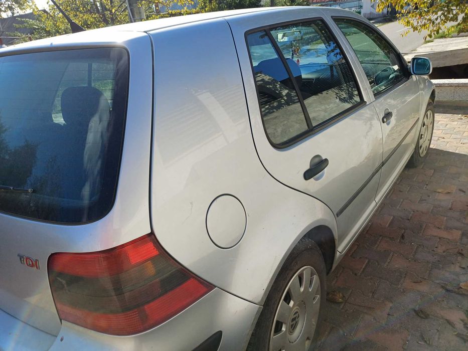 Vând golf 4 motor 1.9 diesel, an 2002.