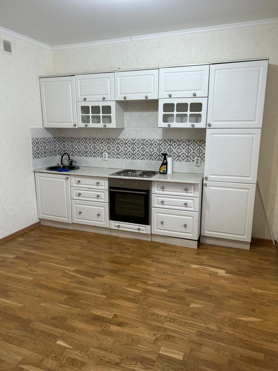 Продаётся 1 ком кв Куанышева 198а
