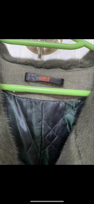 Продам пальто от фирмы Loreta ( воротник норка) в отличном состоянии